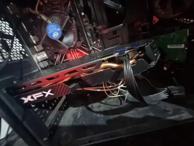 RX 580 8GB XFX original 2304sp - com a Vram instável