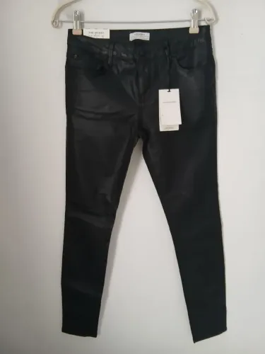 Calça Zara skinny preta resinada nova com etiqueta n36