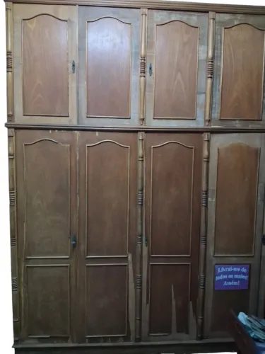 Guarda-Roupa 10 Portas Antigo em Madeira