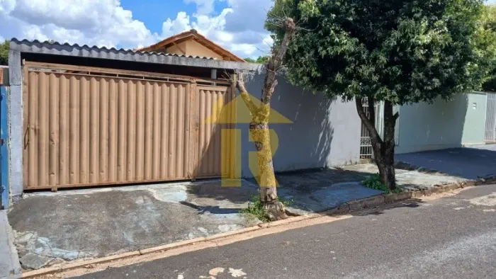 Imperdível oportunidade de adquirir casa com 2 quartos e 2 vagas de garagem em São José do