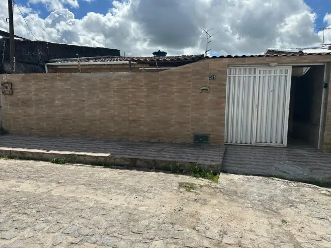 CASA NO SALVADOR LYRA