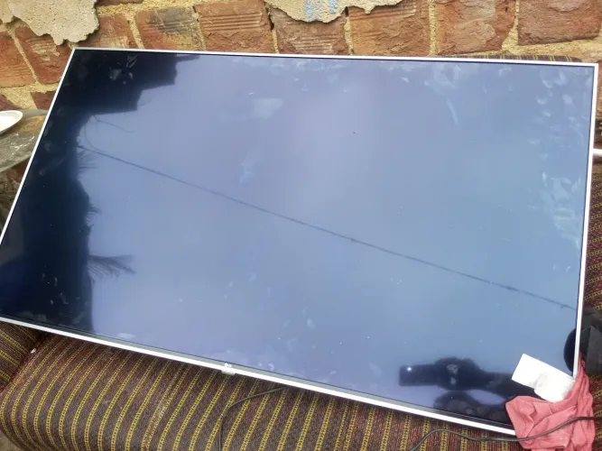 Vendo 2 TVs para retirada de peças para sair agora 