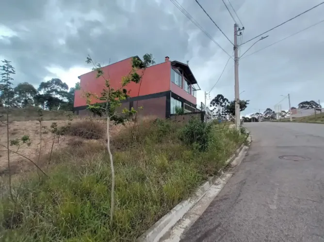 Terreno em loteamento Residencial e Comercial