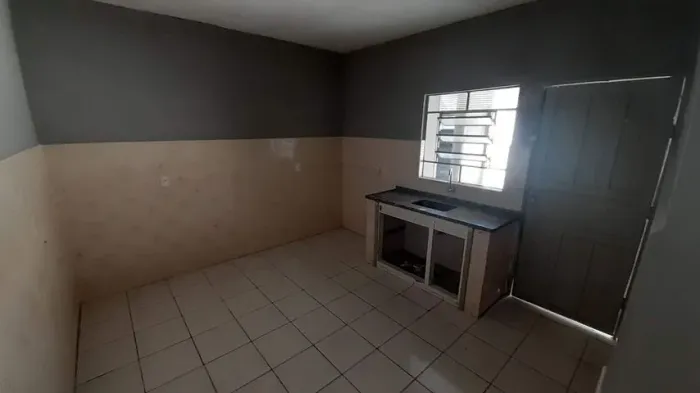 Casa com 1 Quarto(s) e 1 banheiro(s) para Alugar, 50 m² por R$ 1222 / Mês