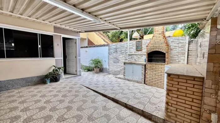 Casa com 3 dormitórios à venda, 97 m² por R$ 350.000,00 - Rocha - São Gonçalo/RJ