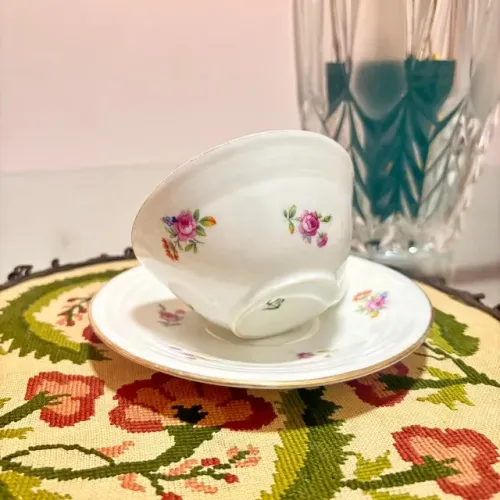Xícara de Chá em Porcelana Vintage