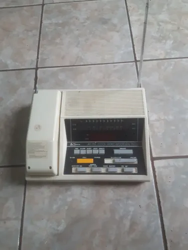Rádio relógio cobra relíquia RS 99 está sem os fios mas funciona 