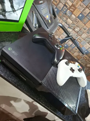 Console Xbox One Fat com Controles e Acessórios (LEIA A DESCRIÇÃO)