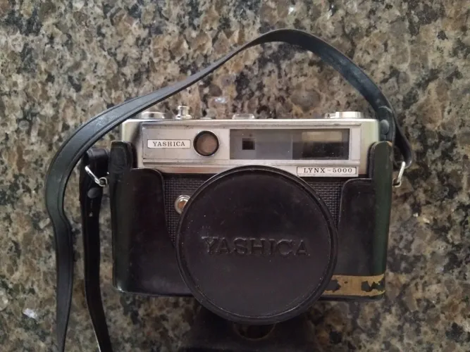 Yashica Lynx 5000 para restauração/coleção, não funciona, acompanha estojo original e alça