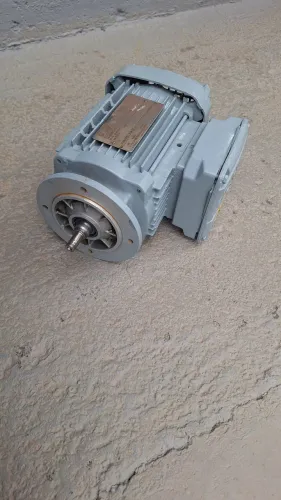 Motor elétrico trifásico 0.75 cv. Rotação: 1700 baixa rotação.
