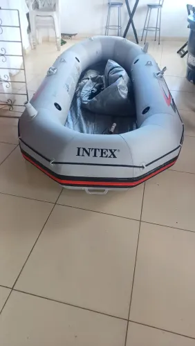 Bote Mariner 4 semi novo com remo alumínio novo