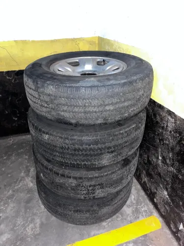 Vendo jogo de rodas p/ S10