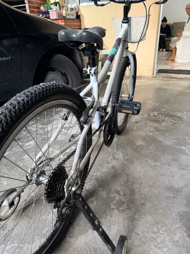 Bicicleta feminina Caloi 18 marchas aro24
