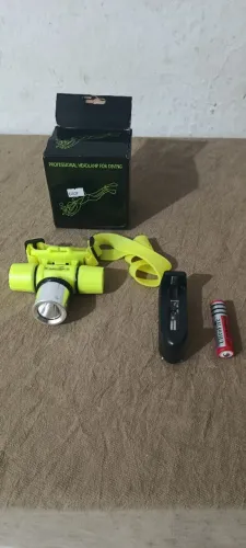 Lanterna de mergulho nova+2 pilhas de litio