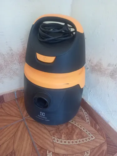 Aspirador e máquina de lavar ampos com 2 meses de uso vendo os dois por 600