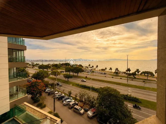 Apartamento para venda com 3 dormitórios em Beira Mar Norte com 371 m²