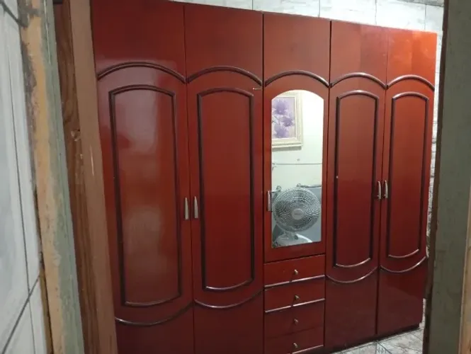 Guarda Roupa, com cama de casal.