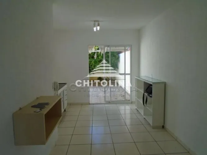Casa em condomínio esperando por você e sua família!! - Com 2 dormitórios, sala, cozinha,