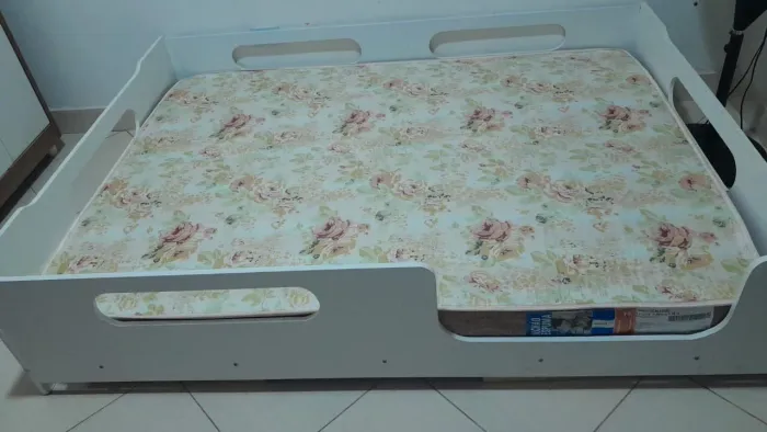 Cama ? de criança ,semi nova.