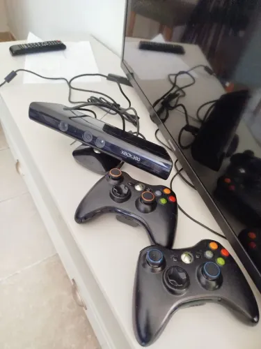 Kitnet e controles Xbox