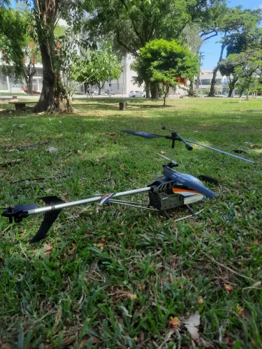 Helicóptero de controle remoto flying 