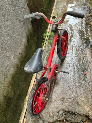 Vendo essa bicicleta de criança muito tempo parada , mas da pra recuperar