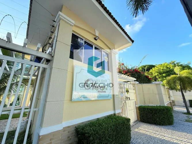 Casa em Condomínio Fechado no bairro Lagoa Redonda por R$ 885.000