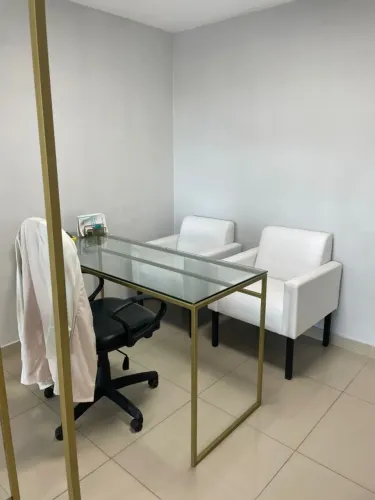 mesa escritório com tampo de vidro
