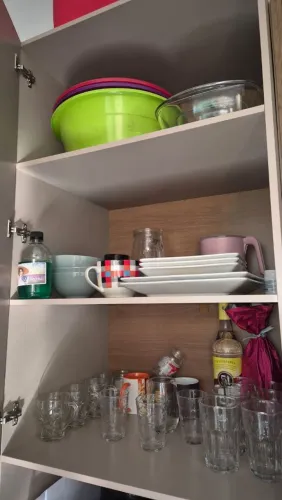 Armário semi novo, grande e espaçoso 