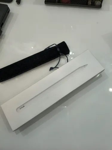 Apple Pencil 2ª geração Original - pouquíssimo usada e saquinho para guardar
