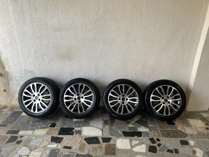Rodas 15 + pneus novos / furação Fiat e Volkswagen