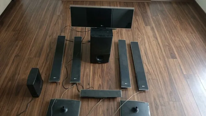 Home Theater LG 5.1 Canais com Caixas Torre / Pedestal