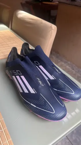 Vende se chuteira híbrida adidas 