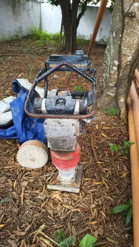 ? VENDE-SE OU ALUGA-SE - Compactador de Solo Tipo Sapo