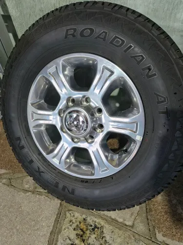 Rodas e pneus aro 18 da dodge ram 2021