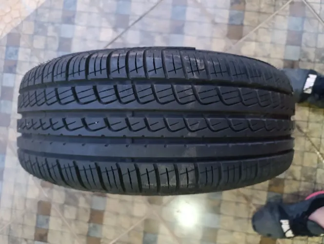 Pneu Pirelli Cinturato P7 195/55 R15 - Ótimo Estado / Muita Borracha