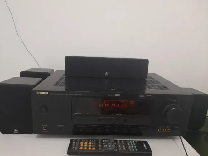 Som com controle bom estado de uso todas as saídas funcionando perfeitamente