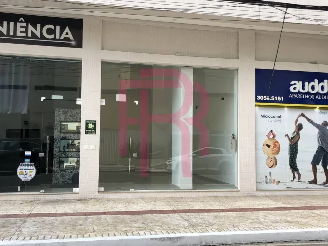 Sala comercial para locação no Centro de Balneário Camboriú..