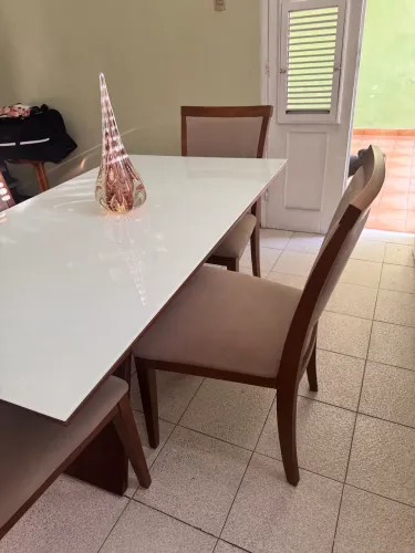 Mesa de 4 cadeiras da Jacaúna