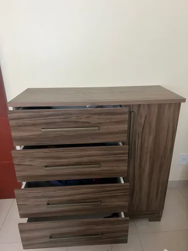 Cômoda espaçosa, novinha e já montada