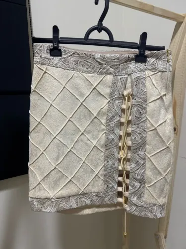 Saia Feminina Off White com Renda e Amarração - Nova