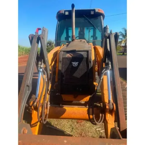 OPORTUNIDADE IMPERDÍVEL! RETROESCAVADEIRA CASE 580N 4X4 CABINADA 2018