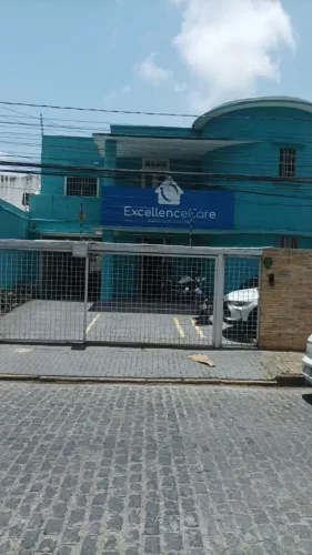 Casa de 2 pavimentos na Madalena com 15 salas ideal para empresa ou clínicas