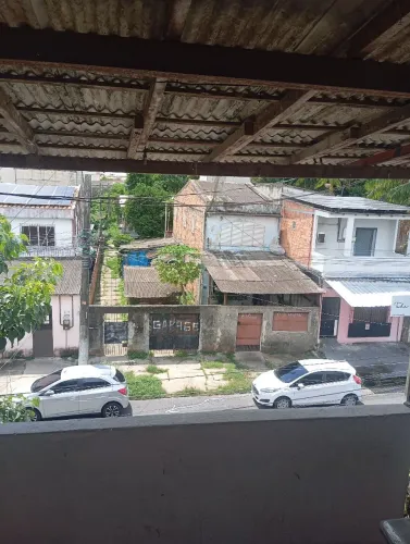 quarto Meio mobiliado no terceiro andar