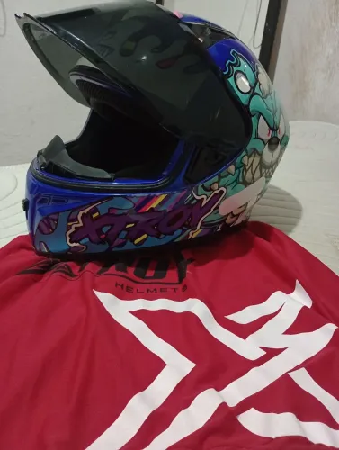 Vendo capacete masculino e feminino 300 cada