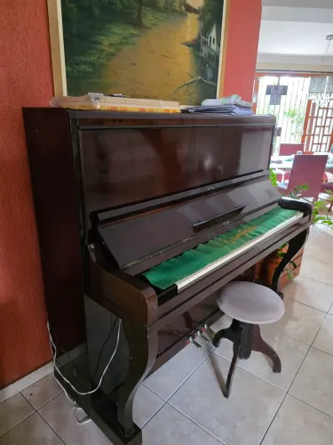 Piano de Parede Essenfelder