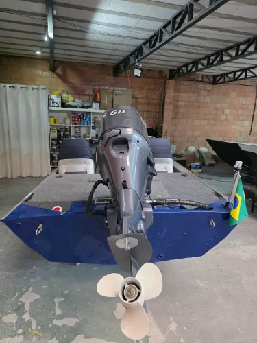 Lancha tipo chata para pesca motor yamaha 60 hp 4T