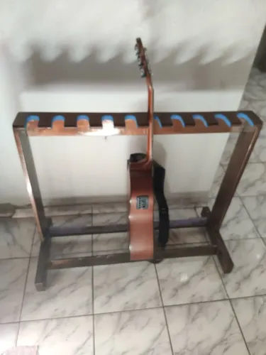 Estantes de instrumentos.