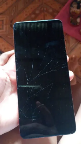 Moto g04s quebrado