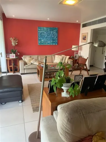 VENDO APTO DE LÂMINA COM 4 QUARTOS